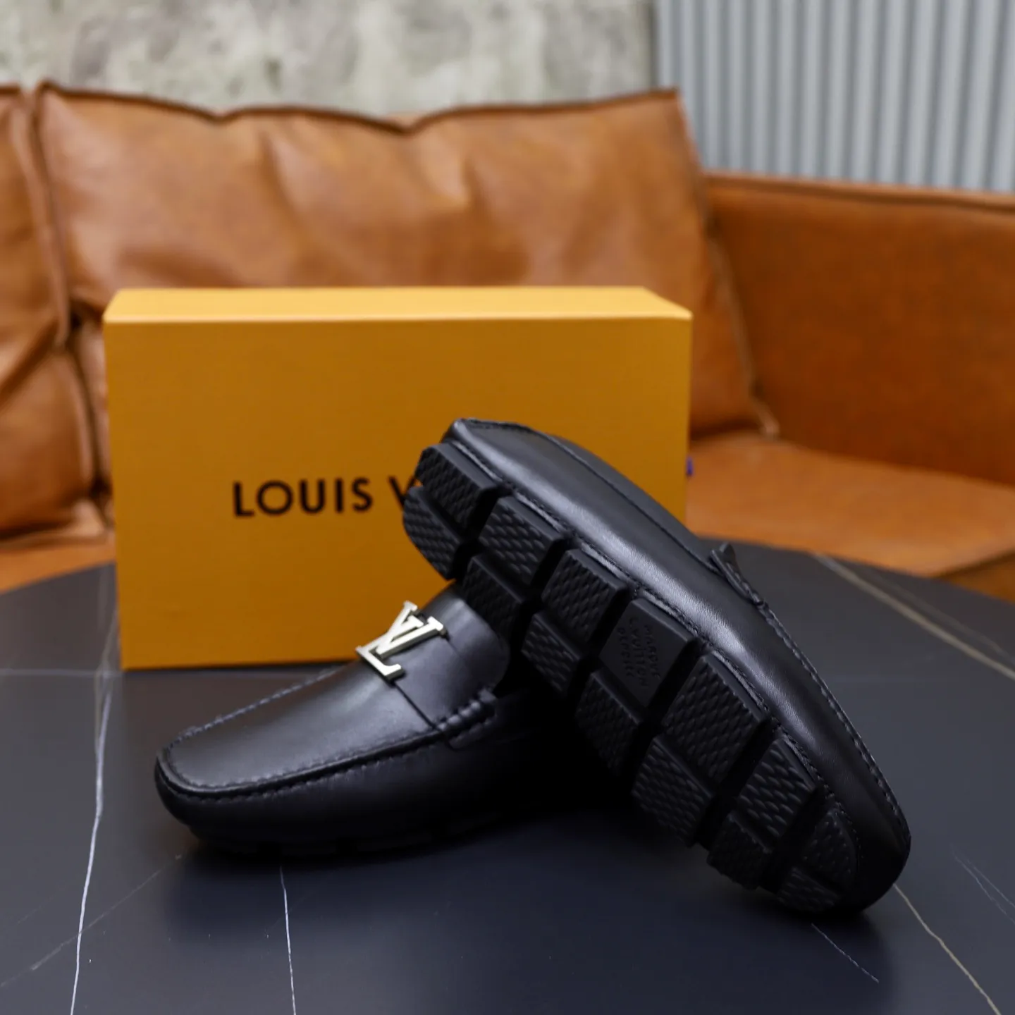 Ex-factory price: 480💰【LV】Louis Vuitton ⚠️High-end men’s driving and pedal series ⚠️38-44 (customized for 45) ⚠️All original cowhide leather! Thick and soft! Made entirely of calfskin lining! Rubber sheet anti-slip beanie sole! Three-dimensional package technology! Fashionable and classic! Handicrafts! Original high quality! Feel free to compare!